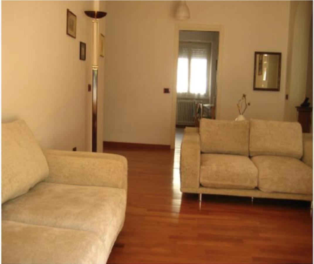 Camera In Via Tolstoi Guest house